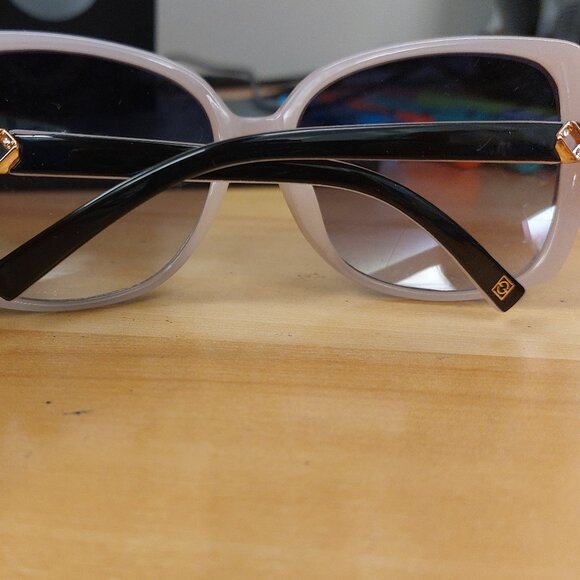 Foster Grant Modern Oversized Trendy Sunglasses Beautiful Blingy Sides SR0423 - Picture 14 of 14